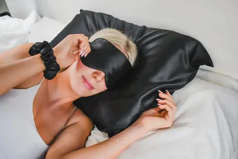 Best Silk Sleep Masks in Canada for Anti-Aging and Clear Skin
